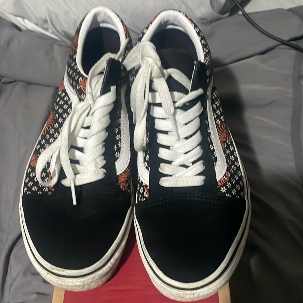 Old skool Black and White animal print size 8 Women Vans